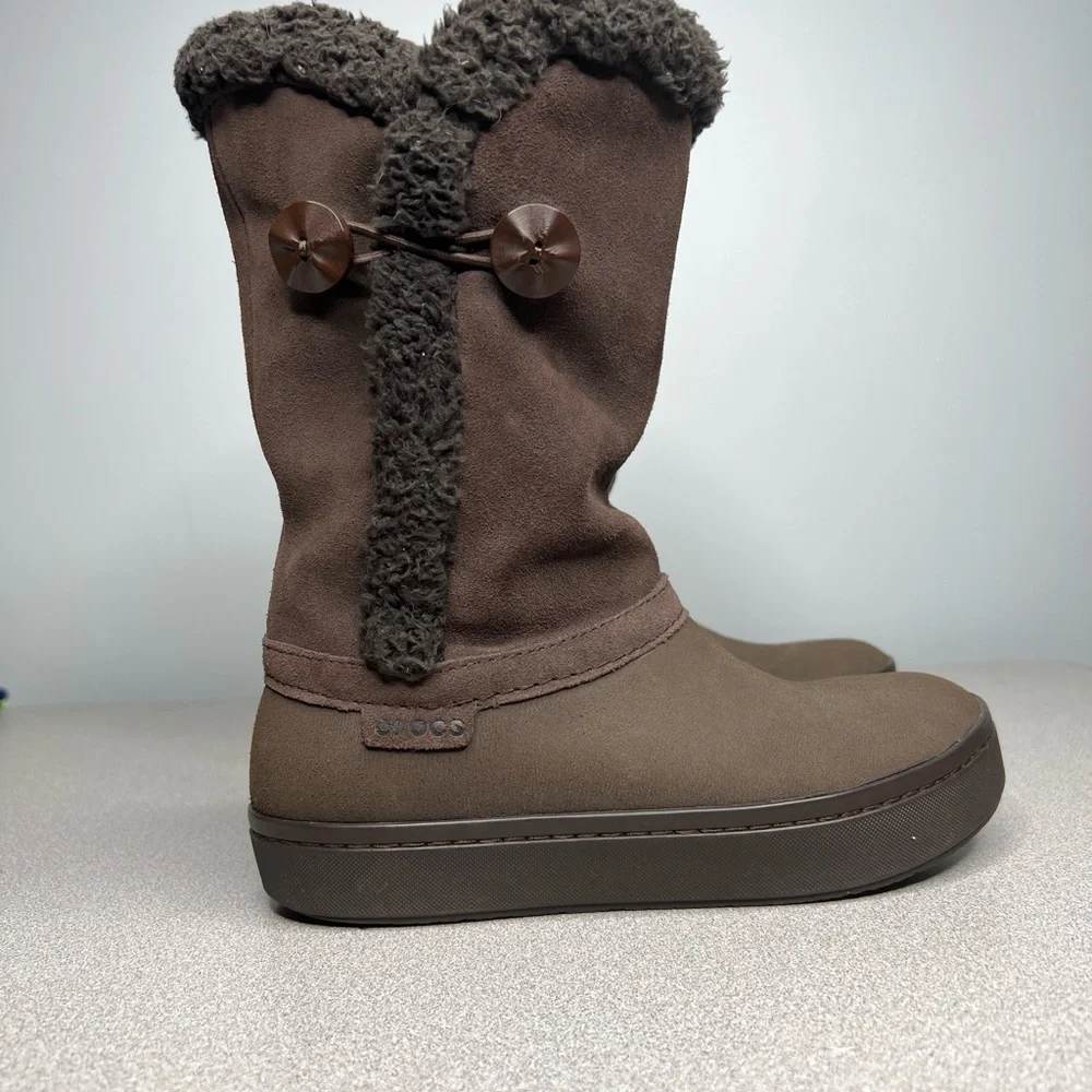 CROCS Brown Women's Shearling Lining Button Outdoor Adventure Boo Boots/Booties